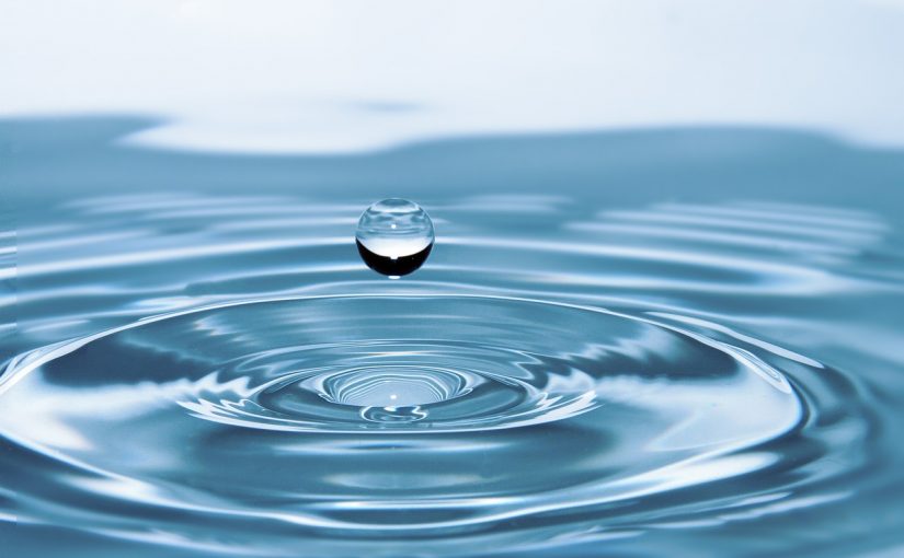 Rêver d’eau (océan, mer, eau boueuse) : quelle signification ?