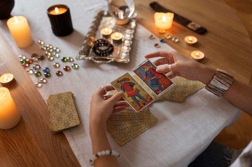 Utiliser le Tarot du Travail pour Gagner en Clarté Professionnelle